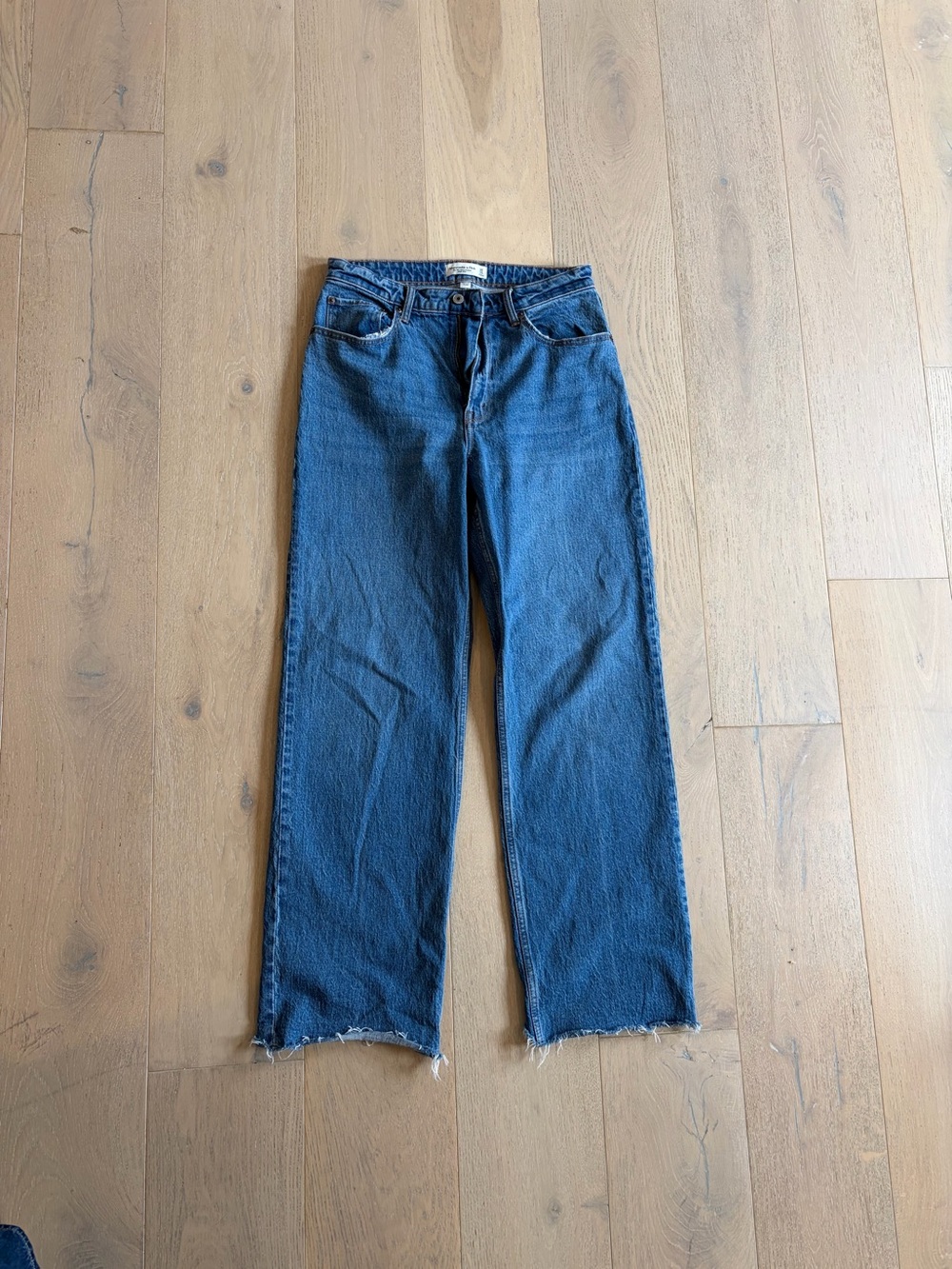 Abercrombie and Fitch 90s relaxed jean high rise curve love